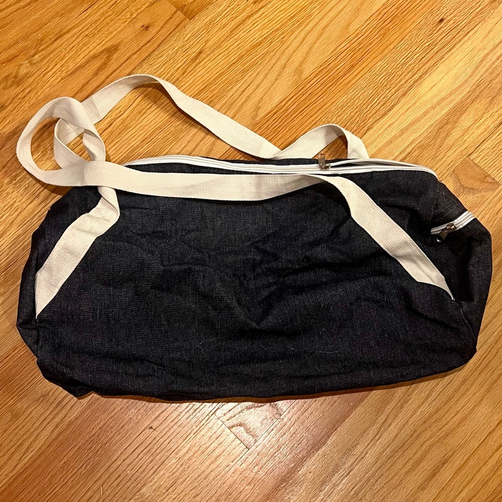 Chambray, zip, side pocket gym bag tote - Picture 2 of 2